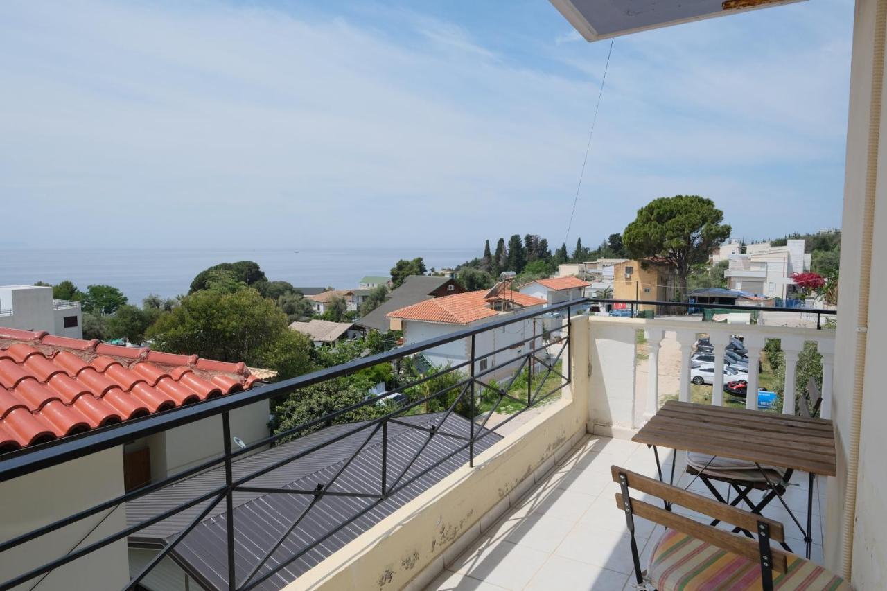 Mehilli Hotel Dhërmi エクステリア 写真