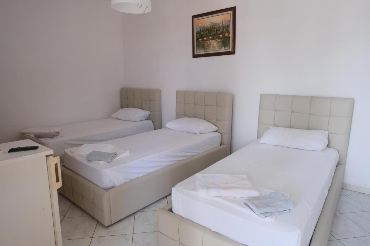 Mehilli Hotel Dhërmi エクステリア 写真