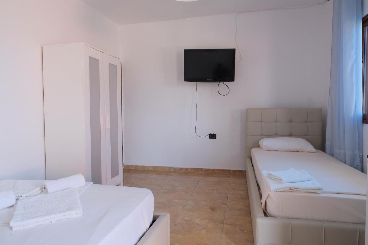 Mehilli Hotel Dhërmi エクステリア 写真