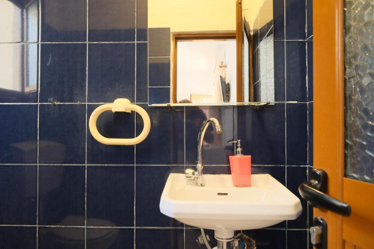 Mehilli Hotel Dhërmi エクステリア 写真