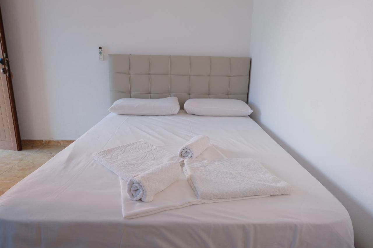 Mehilli Hotel Dhërmi エクステリア 写真