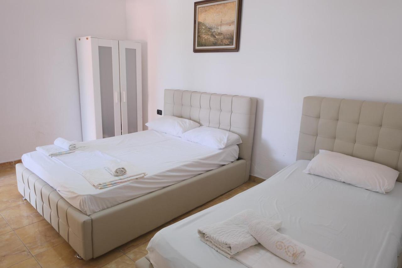 Mehilli Hotel Dhërmi エクステリア 写真