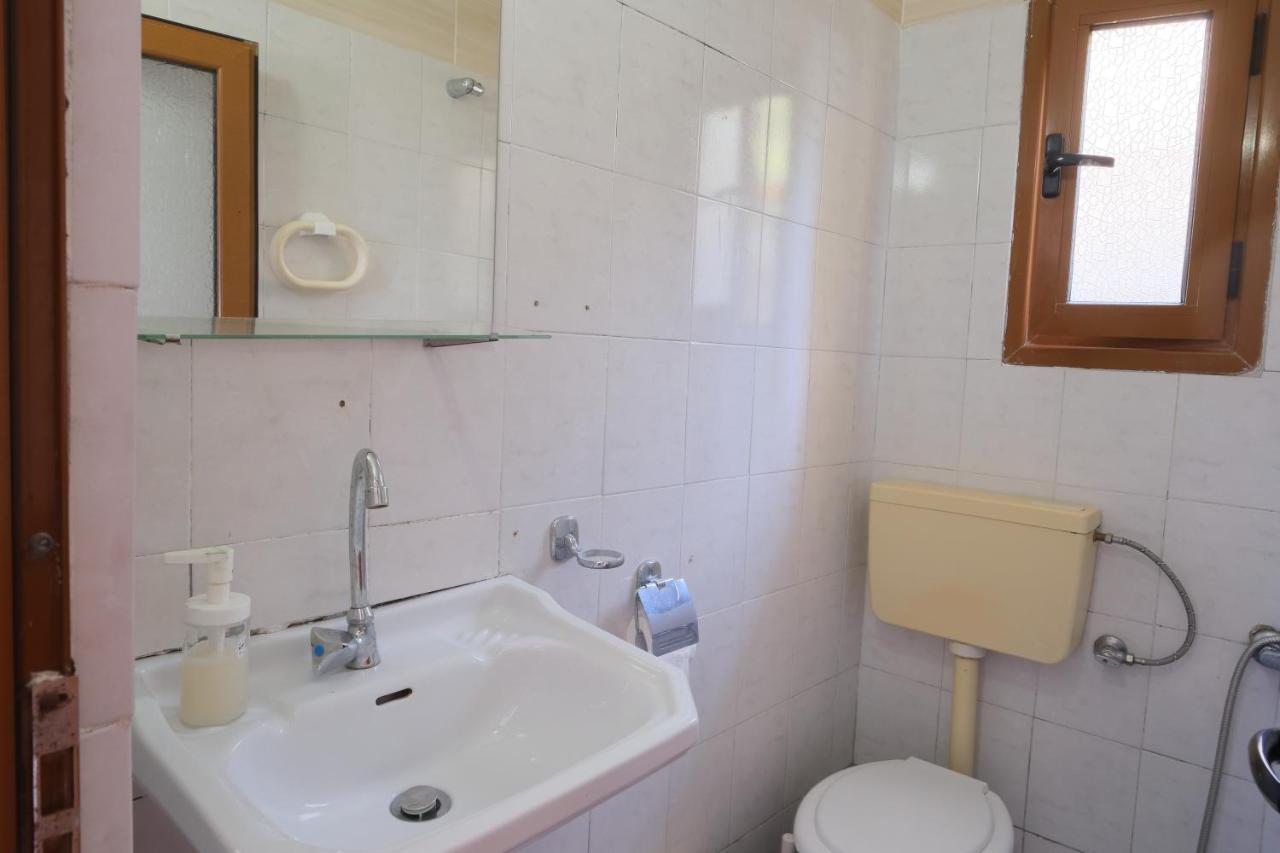 Mehilli Hotel Dhërmi エクステリア 写真