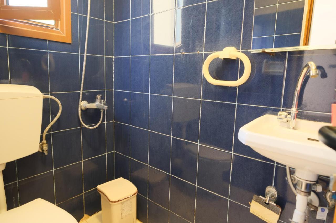 Mehilli Hotel Dhërmi エクステリア 写真