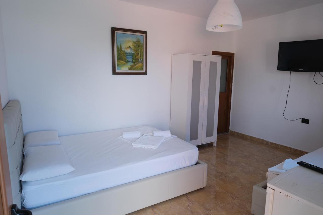 Mehilli Hotel Dhërmi エクステリア 写真