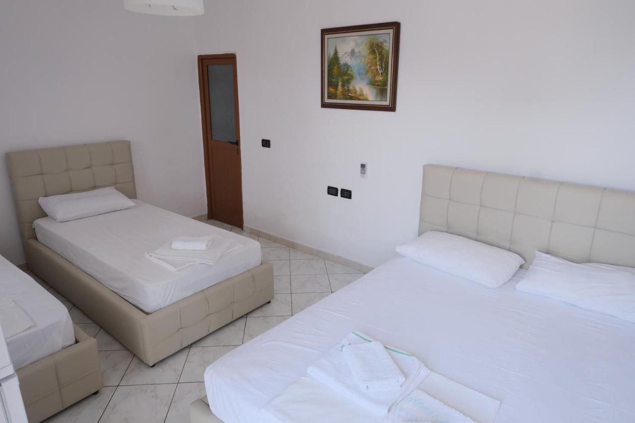 Mehilli Hotel Dhërmi エクステリア 写真