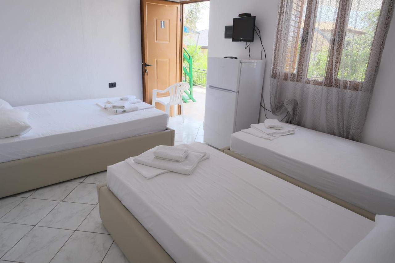 Mehilli Hotel Dhërmi エクステリア 写真