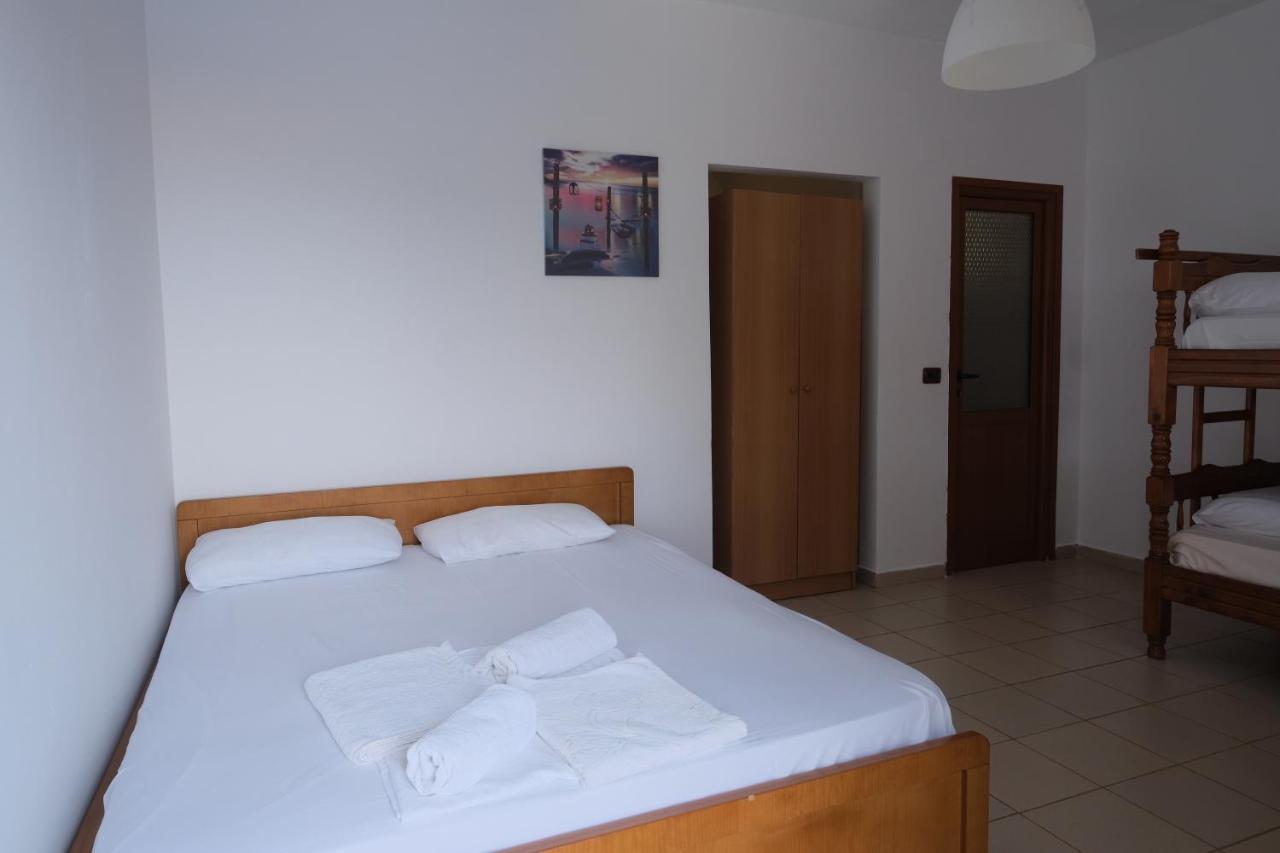 Mehilli Hotel Dhërmi エクステリア 写真