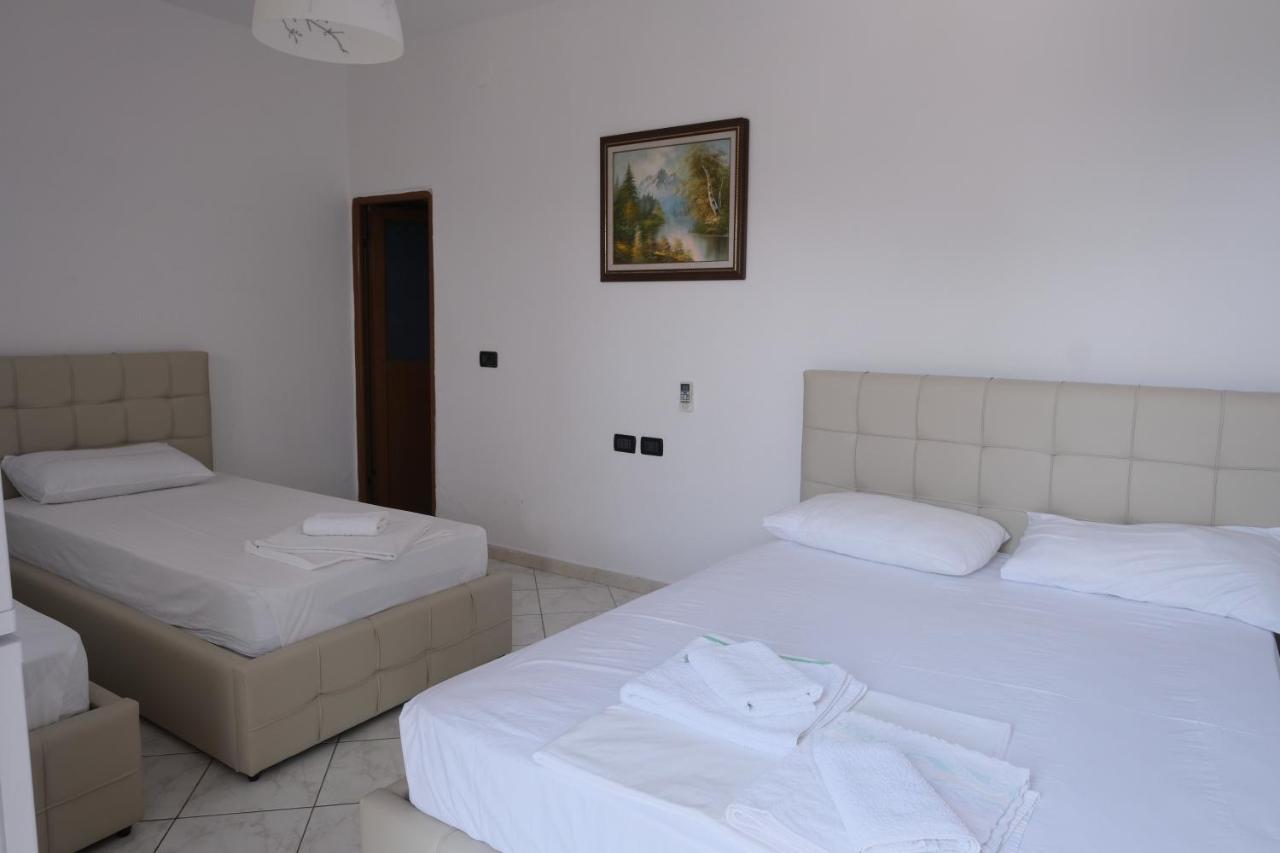 Mehilli Hotel Dhërmi エクステリア 写真