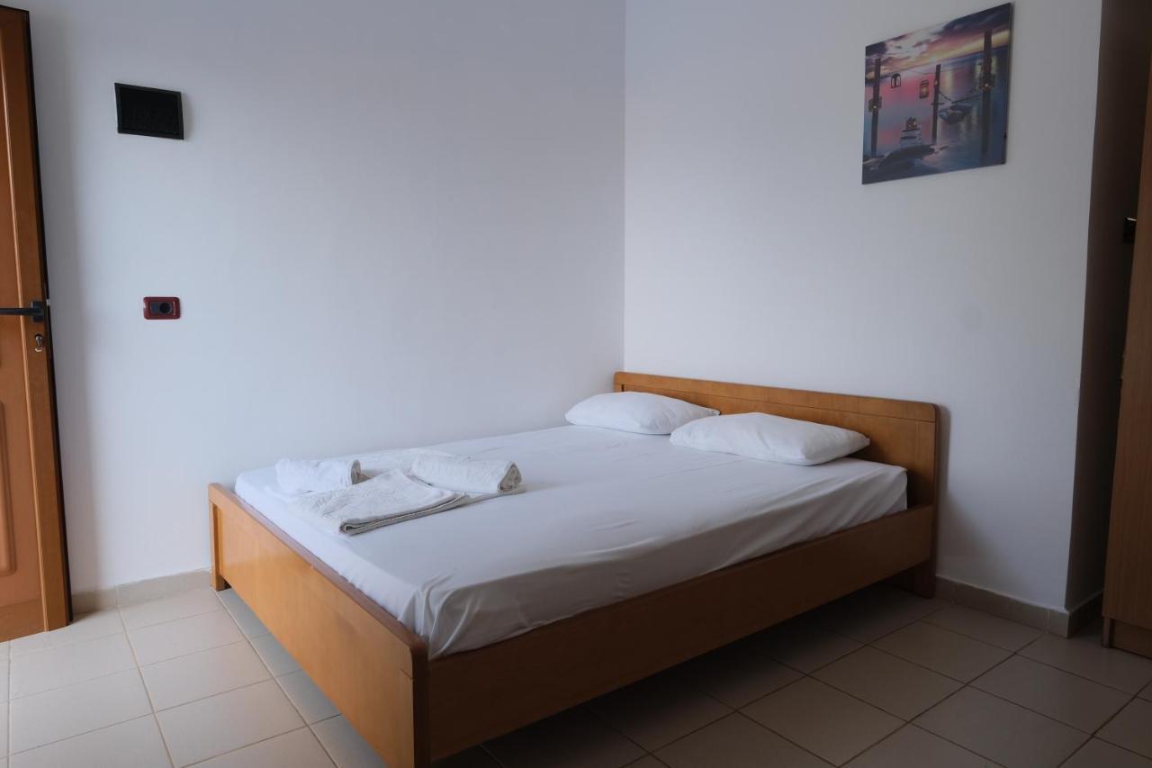Mehilli Hotel Dhërmi エクステリア 写真