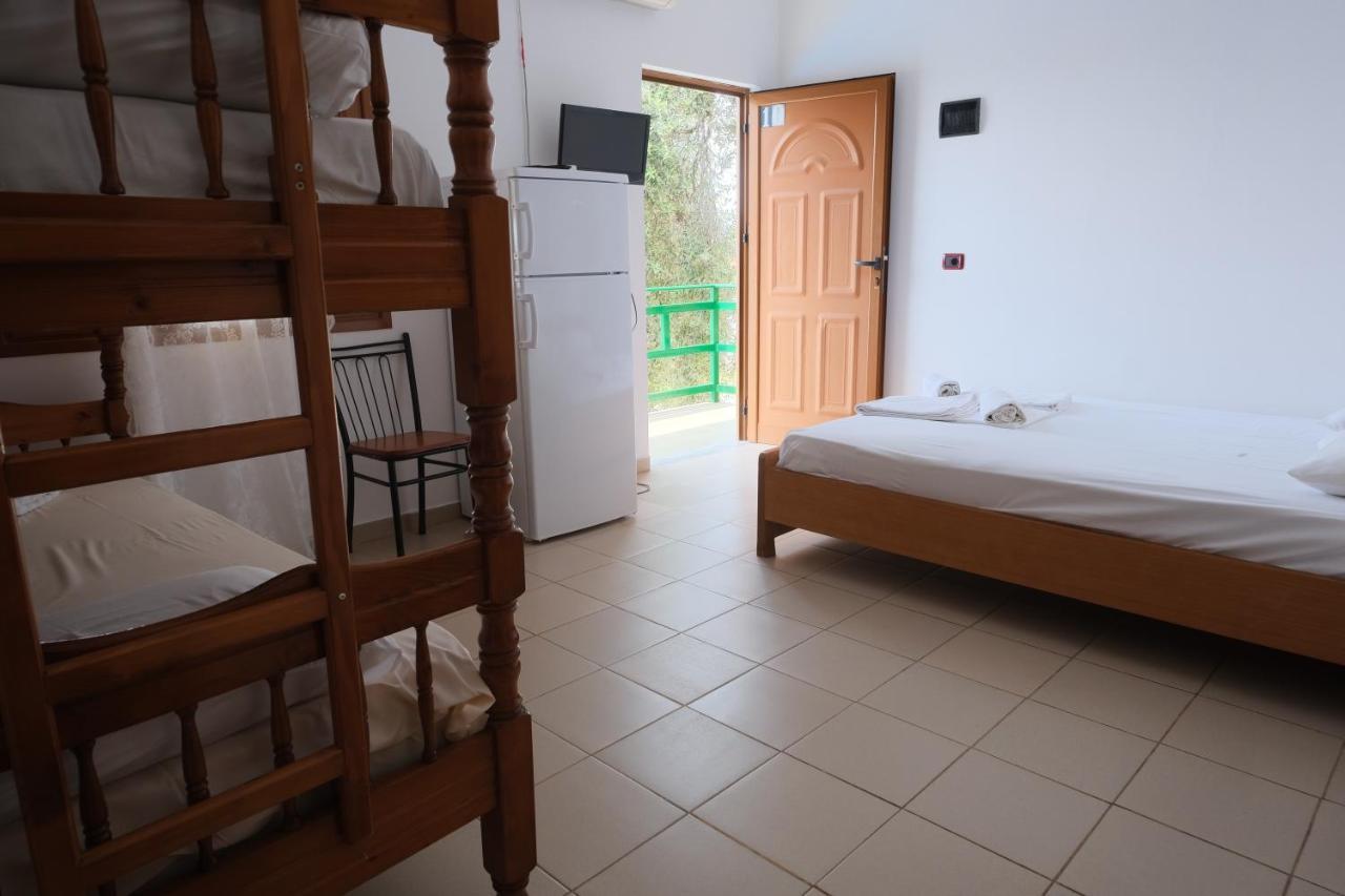 Mehilli Hotel Dhërmi エクステリア 写真