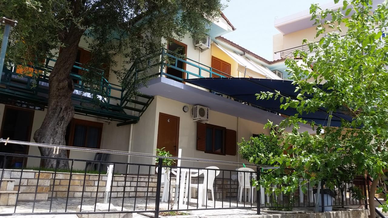 Mehilli Hotel Dhërmi エクステリア 写真