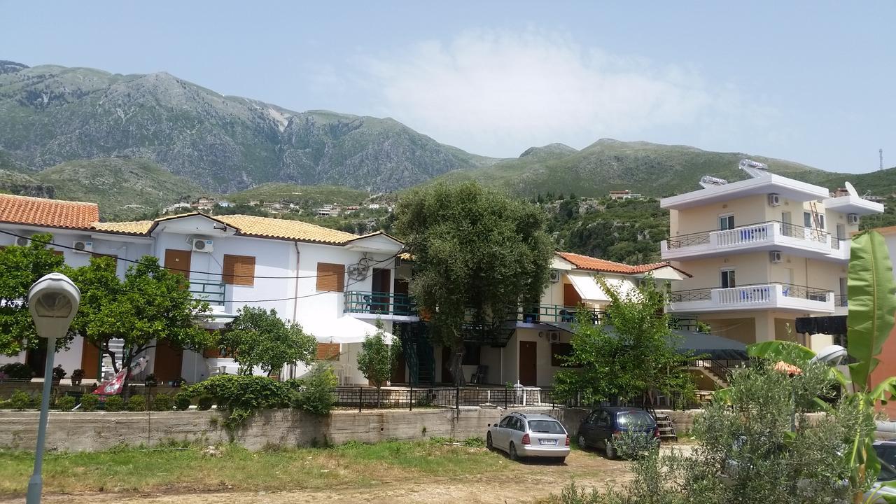 Mehilli Hotel Dhërmi エクステリア 写真