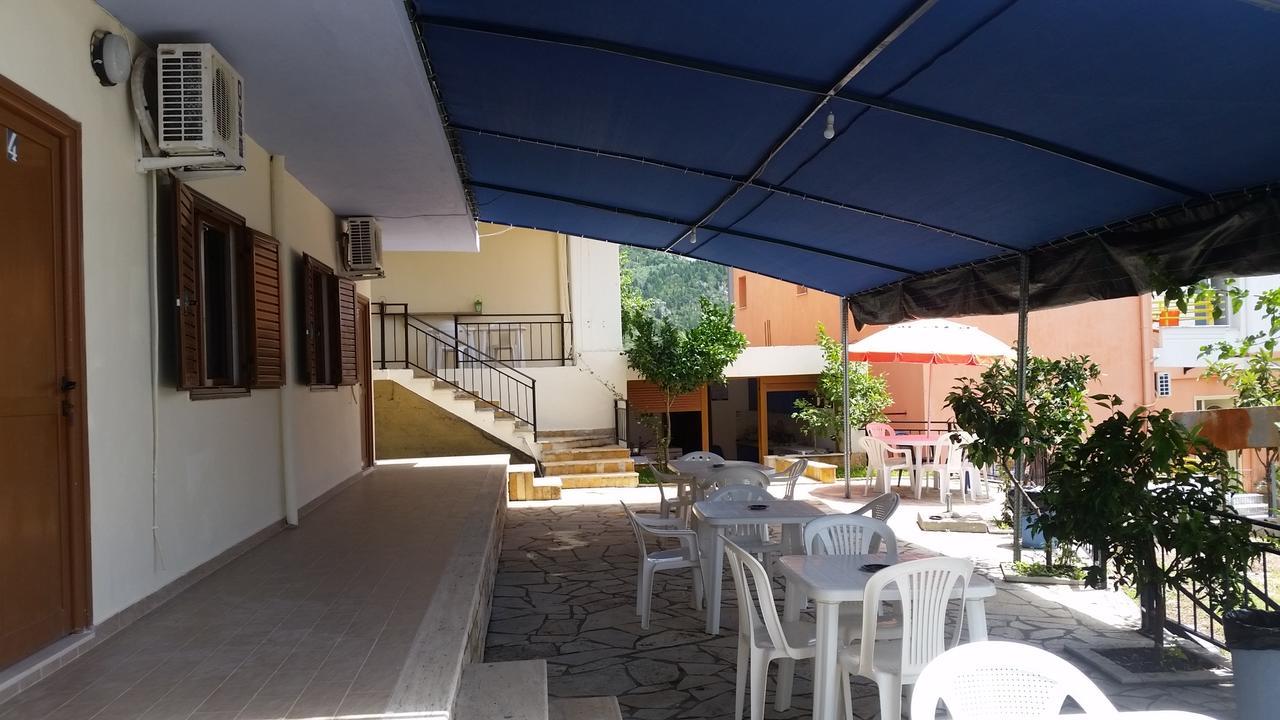 Mehilli Hotel Dhërmi エクステリア 写真
