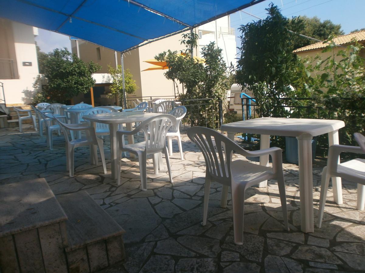 Mehilli Hotel Dhërmi エクステリア 写真