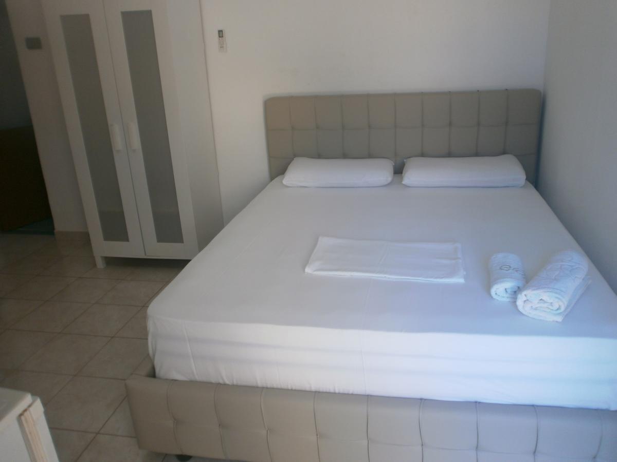 Mehilli Hotel Dhërmi エクステリア 写真