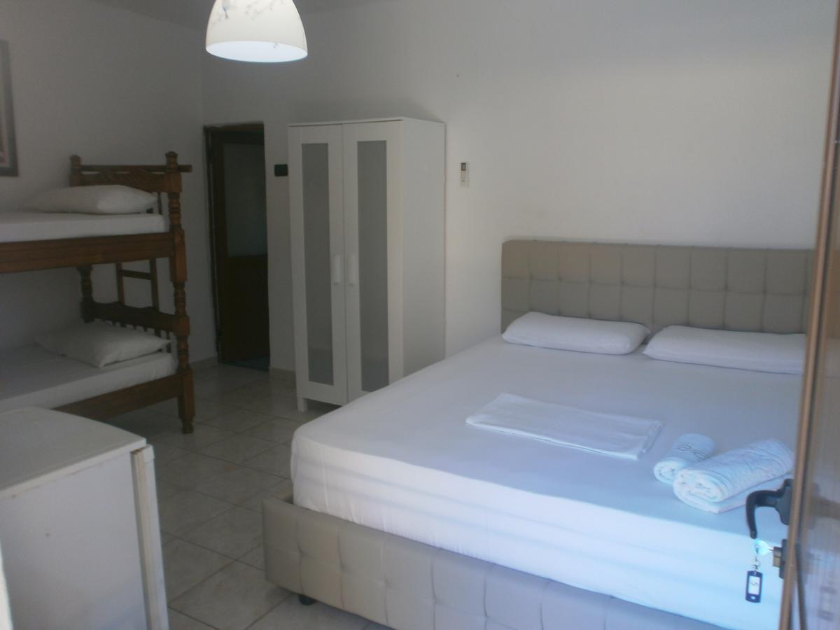 Mehilli Hotel Dhërmi エクステリア 写真